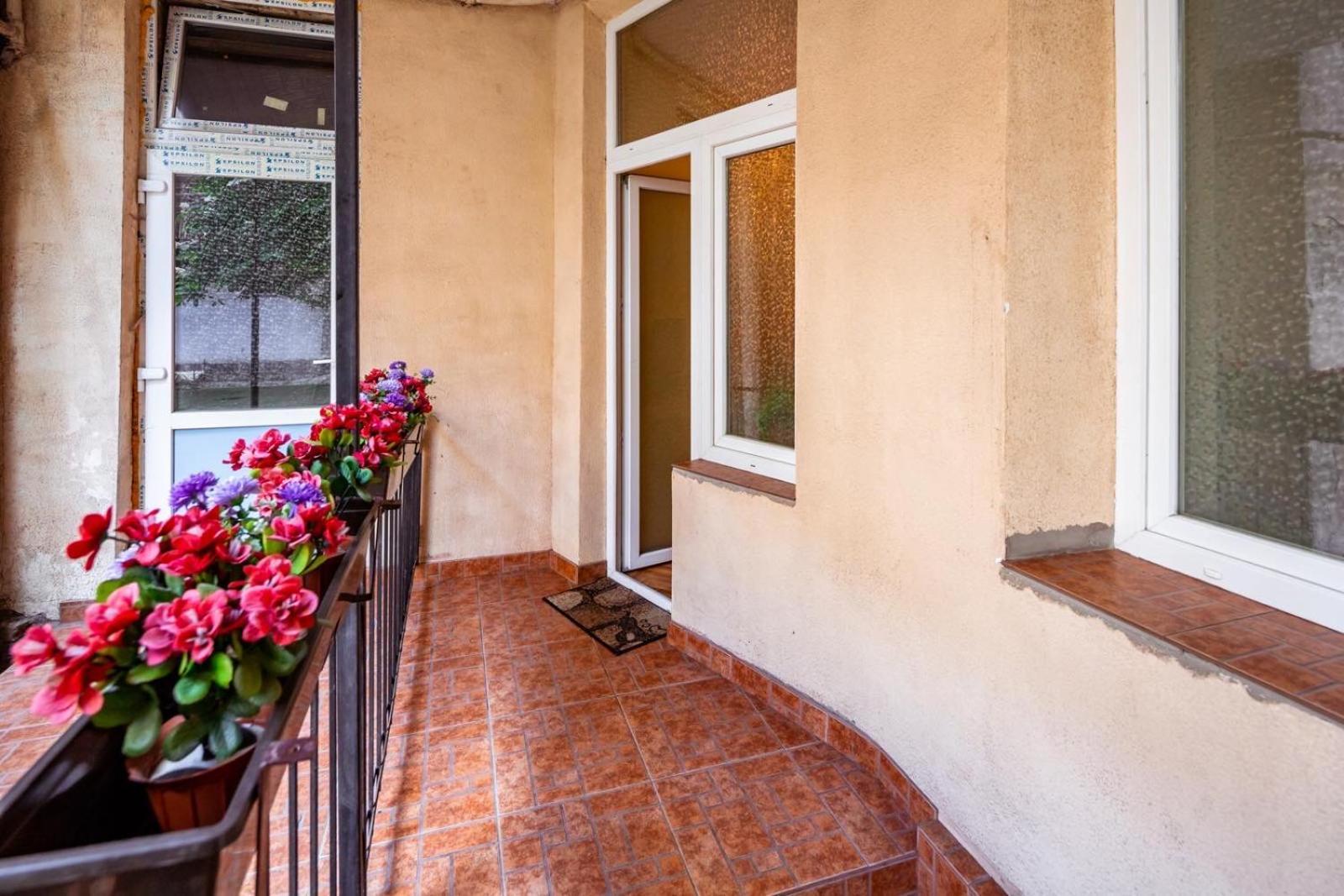 2 Rooms Central Anna Apartment Львов Экстерьер фото